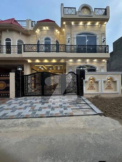 بش ایگزیکٹو ولاز ملتان میں 4 کمروں کا 5 مرلہ مکان 1.9 کروڑ میں برائے فروخت۔