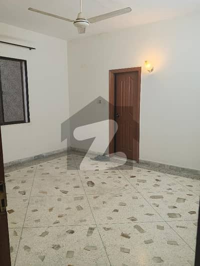 فریرے ٹاؤن کراچی میں 3 کمروں کا 12 مرلہ فلیٹ 3.5 کروڑ میں برائے فروخت۔