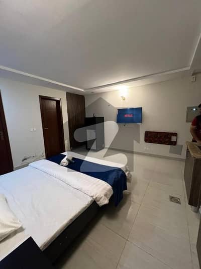 One-bed studio apartment for sale in an excellent location on the main boulevard. Lift installed, with high rental value and great investment potential.