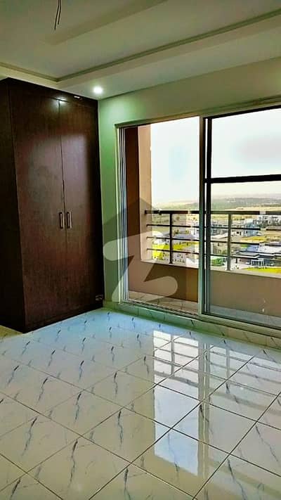 STUDIO UNFURNISHED APARTMENT FOR RANT IN GULBERG GREEN