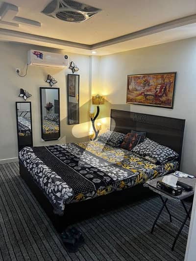 2 BED FURNISHED APARTMENT FOR RANT IN GULBERG GREEN