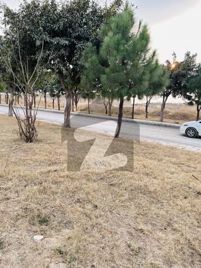 Gulberg Green A Block 370s 04kanal developed Possession plot Available For Sale