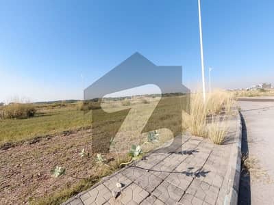 ڈی ایچ اے فیز 3 ۔ بلاک بی ڈی ایچ اے ڈیفینس فیز 3,ڈی ایچ اے ڈیفینس,اسلام آباد میں 1 کنال رہائشی پلاٹ 2.6 کروڑ میں برائے فروخت۔