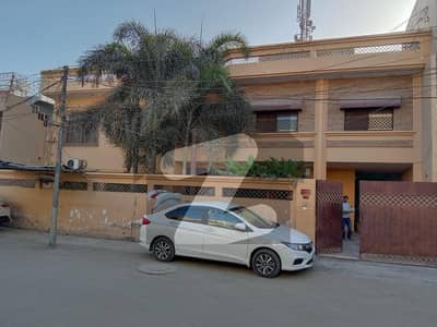 Prime Location In Gulshan-E-Iqbal - Block 4 480 Square Yards House For Sale