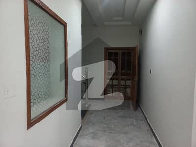 گلستان کالونی راولپنڈی میں 6 کمروں کا 12 مرلہ مکان 1.35 لاکھ میں کرایہ پر دستیاب ہے۔