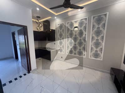 سینٹرل پارک ۔ بلاک سی سینٹرل پارک ہاؤسنگ سکیم,لاہور میں 3 کمروں کا 3 مرلہ مکان 1.35 کروڑ میں برائے فروخت۔