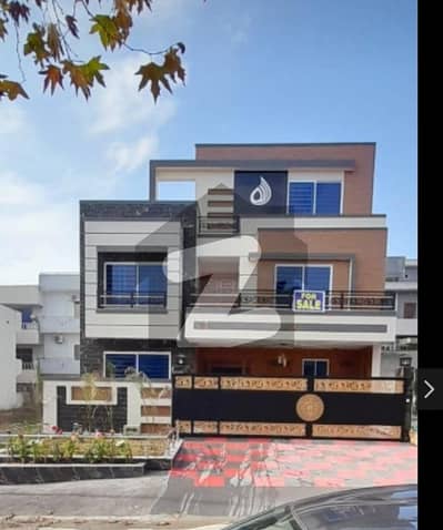 *G. 10.2* House 4 sale Size 30.70 Corner  Margal face  5 bedroom  bathroom 5 1 kitchen  Near to market  And masjid  C. d. a transfer  *Demand 7.90- PRICE 7* CORER ,90 LAC More details  *Pls 03335241734*