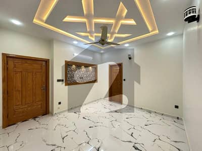 جی ۔ 13 اسلام آباد میں 3 کمروں کا 10 مرلہ بالائی پورشن 1.25 لاکھ میں کرایہ پر دستیاب ہے۔