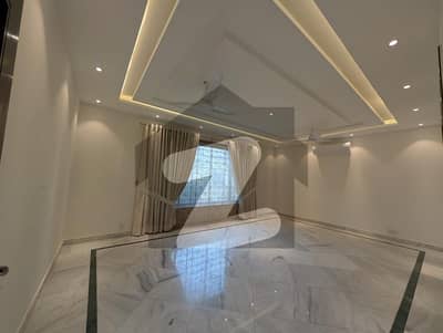 ایف ۔ 10 اسلام آباد میں 5 کمروں کا 1 کنال مکان 7.0 لاکھ میں کرایہ پر دستیاب ہے۔