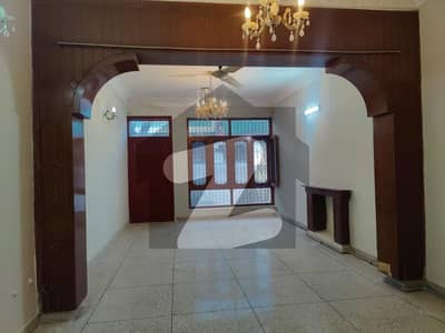 جی ۔ 10 اسلام آباد میں 4 کمروں کا 10 مرلہ مکان 2.0 لاکھ میں کرایہ پر دستیاب ہے۔