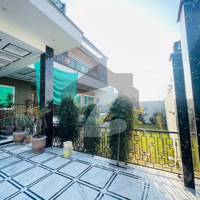 ریگی ماڈل ٹاؤن فیز 3 ۔ بلاک بی2 ریگی ماڈل ٹاؤن فیز 3,ریگی ماڈل ٹاؤن,پشاور میں 10 کمروں کا 1 کنال مکان 8.1 کروڑ میں برائے فروخت۔