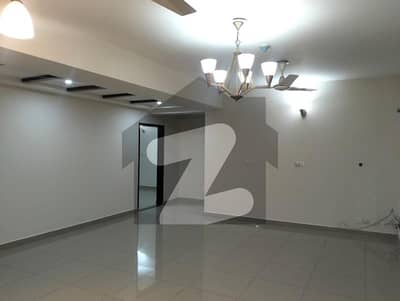 عسکری 10 - سیکٹر ایف عسکری 10,عسکری,لاہور میں 3 کمروں کا 10 مرلہ فلیٹ 3.8 کروڑ میں برائے فروخت۔