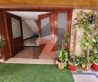 Beautiful Luxurious 6 Bedroom House Located at Prime Location