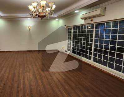 ایف ۔ 6 اسلام آباد میں 6 کمروں کا 2 کنال مکان 12.35 لاکھ میں کرایہ پر دستیاب ہے۔