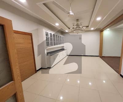 Beautiful Luxurious 6 Bedroom House Located At Prime Location Beautiful Luxurious 6 Bedroom House Located At Prime Location