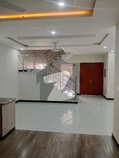 بحریہ انکلیو - سیکٹر جی بحریہ انکلیو,بحریہ ٹاؤن,اسلام آباد میں 4 کمروں کا 8 مرلہ مکان 1.15 لاکھ میں کرایہ پر دستیاب ہے۔