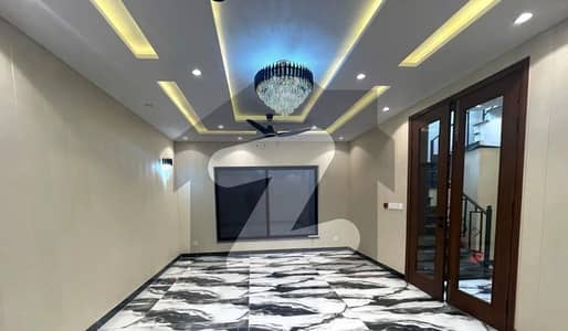 ڈی ایچ اے فیز 6 - بلاک ڈی فیز 6,ڈیفنس (ڈی ایچ اے),لاہور میں 5 کمروں کا 1 کنال مکان 8.5 کروڑ میں برائے فروخت۔