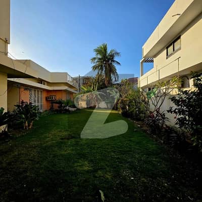 گلشنِ اقبال - بلاک 6 گلشنِ اقبال,گلشنِ اقبال ٹاؤن,کراچی میں 5 کمروں کا 1 کنال مکان 10.2 کروڑ میں برائے فروخت۔