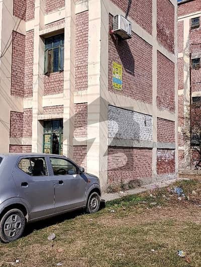 GRUND FLOOR  VERY HOT LOCATION  GIFT FOR OUT OF LAHORE PARSON S VERY GOOD LIVING FOR STUDENTS  LUCKY PROPERTY  VERT NEAR COMSATS UNIVERSITY