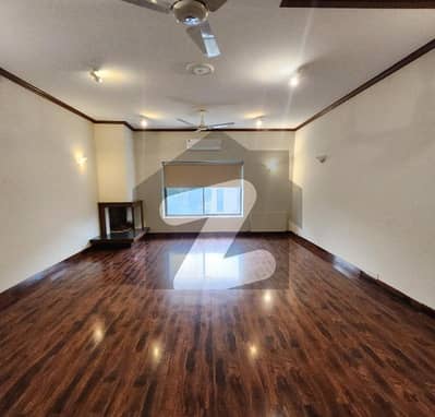 ایف ۔ 7 اسلام آباد میں 5 کمروں کا 2 کنال مکان 12.5 لاکھ میں کرایہ پر دستیاب ہے۔