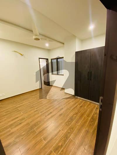 ٹاپ سٹی 1 اسلام آباد میں 2 کمروں کا 5 مرلہ فلیٹ 1.3 کروڑ میں برائے فروخت۔