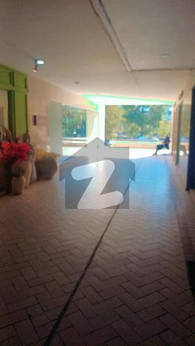 Office space 725 SQ FEETFor Rent In Beverly Centre Blue Area