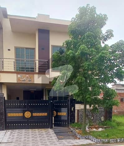 سٹی ہاؤسنگ سوسائٹی سیالکوٹ میں 4 کمروں کا 5 مرلہ مکان 1.54 کروڑ میں برائے فروخت۔