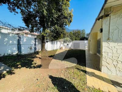 Offering A 888 Square Yard House With Beautiful Lawn Available For Rent