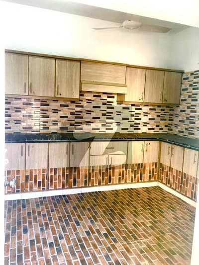 گلشنِ اقبال - بلاک 4 گلشنِ اقبال,گلشنِ اقبال ٹاؤن,کراچی میں 10 کمروں کا 1 کنال مکان 7.5 لاکھ میں کرایہ پر دستیاب ہے۔