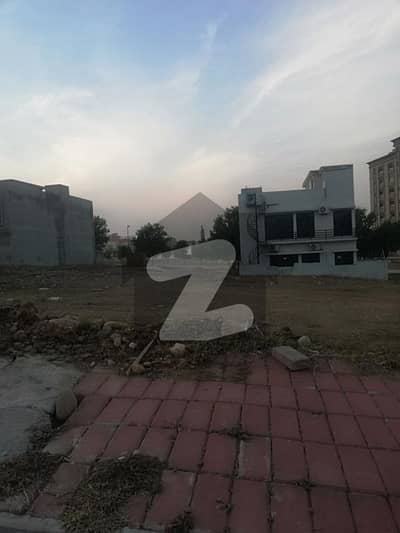 10 Marla Plot For Sale