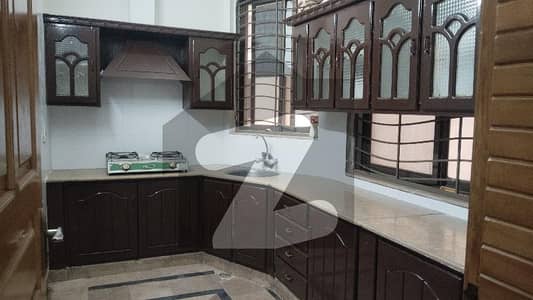 جی ۔ 13 اسلام آباد میں 2 کمروں کا 10 مرلہ زیریں پورشن 90.0 ہزار میں کرایہ پر دستیاب ہے۔