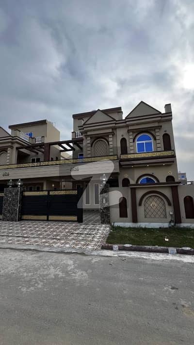 سٹی ہاؤسنگ سوسائٹی سیالکوٹ میں 5 کمروں کا 10 مرلہ مکان 2.75 کروڑ میں برائے فروخت۔