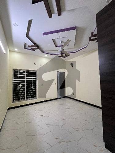 UPPER PORTION AVAILABLE FOR RENT IN NASHEMAN IQBAL PHASE 2