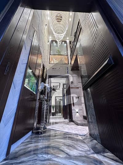 بحریہ ٹاؤن فیز 8 بحریہ ٹاؤن راولپنڈی,راولپنڈی میں 5 کمروں کا 10 مرلہ مکان 3.8 کروڑ میں برائے فروخت۔ بحریہ ٹاؤن فیز 8 بحریہ ٹاؤن راولپنڈی,راولپنڈی میں 5 کمروں کا 10 مرلہ مکان 3.8 کروڑ میں برائے فروخت۔