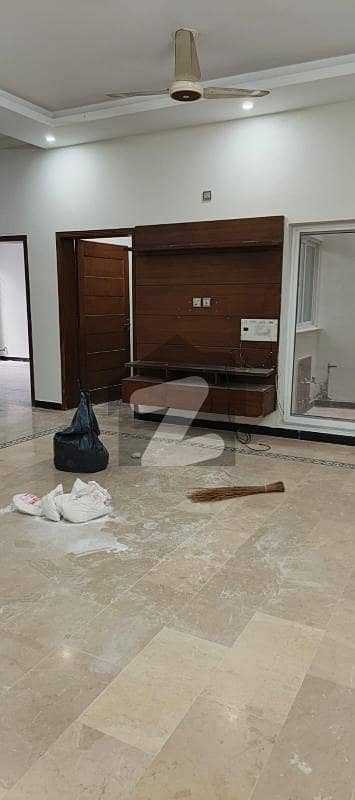 ڈی ۔ 12/1 ڈی ۔ 12,اسلام آباد میں 3 کمروں کا 10 مرلہ زیریں پورشن 1.15 لاکھ میں کرایہ پر دستیاب ہے۔