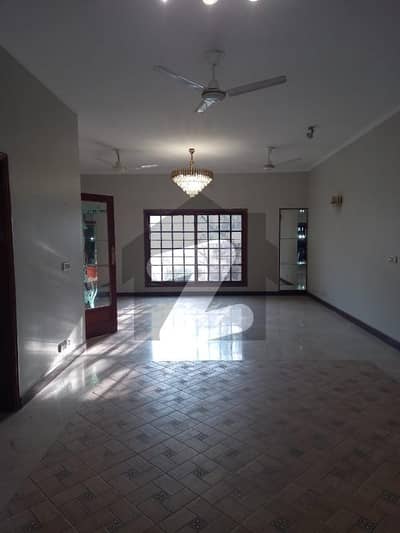 ڈی ایچ اے فیز 6 ڈی ایچ اے ڈیفینس,کراچی میں 8 کمروں کا 1 کنال مکان 15.5 کروڑ میں برائے فروخت۔