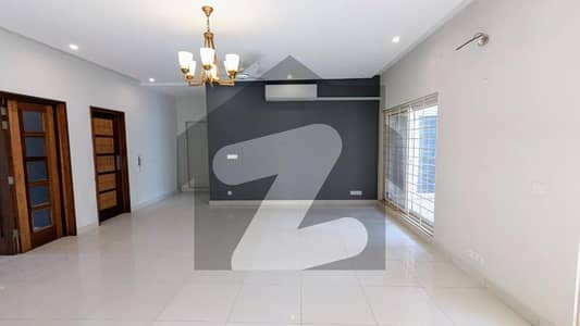 FOR RENT Fully Renovated Triple Storey House F_6/3