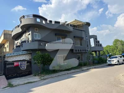 مارگلہ ویو سوسائٹی - بلاک ڈی مارگلہ ویو ہاؤسنگ سوسائٹی,ڈی ۔ 17,اسلام آباد میں 6 کمروں کا 12 مرلہ مکان 4.35 کروڑ میں برائے فروخت۔