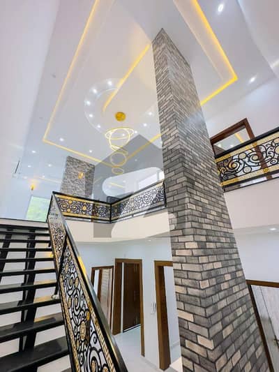 10 MARLA BRAND NEW LUXURY HOUSE FOR SALE