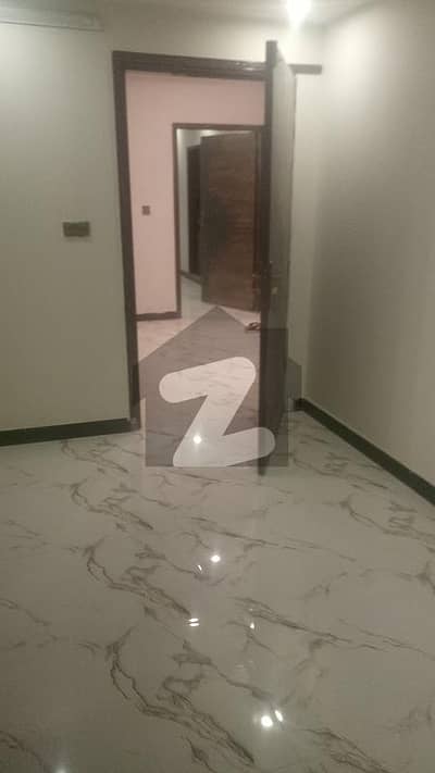 بہادر آباد گلشنِ اقبال ٹاؤن,کراچی میں 4 کمروں کا 8 مرلہ زیریں پورشن 1.8 لاکھ میں کرایہ پر دستیاب ہے۔