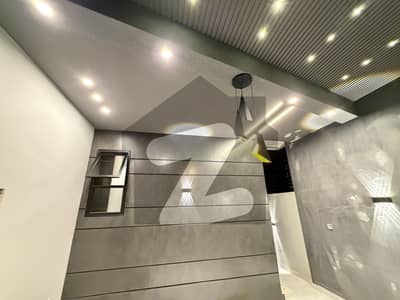 کینٹ سیالکوٹ میں 6 کمروں کا 1 کنال مکان 2.5 لاکھ میں کرایہ پر دستیاب ہے۔