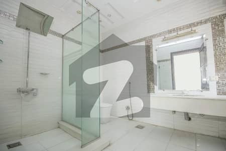 ڈی ایچ اے فیز 1 - بلاک کے فیز 1,ڈیفنس (ڈی ایچ اے),لاہور میں 5 کمروں کا 1 کنال مکان 2.6 لاکھ میں کرایہ پر دستیاب ہے۔