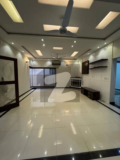 ڈی ایچ اے فیز 5 ڈیفنس (ڈی ایچ اے),لاہور میں 5 کمروں کا 1 کنال مکان 3.5 لاکھ میں کرایہ پر دستیاب ہے۔