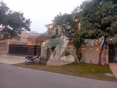 ڈی ایچ اے فیز 1 - بلاک ڈی فیز 1,ڈیفنس (ڈی ایچ اے),لاہور میں 5 کمروں کا 1 کنال مکان 2.2 لاکھ میں کرایہ پر دستیاب ہے۔