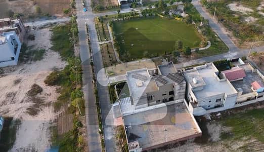 لایٗرز ہاؤسنگ سوسائٹی فیصل آباد میں 1 کنال رہائشی پلاٹ 2.2 کروڑ میں برائے فروخت۔