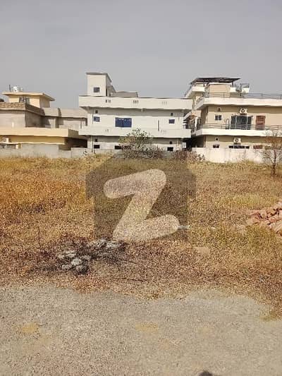 Kanal Residential plot ideal location in E-18 Health Enclave Islamabad