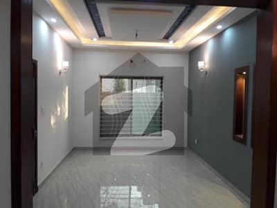 5 Marla House Available For Rent in Lake city