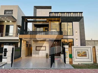 بحریہ ٹاؤن سیکٹر سی بحریہ ٹاؤن,لاہور میں 5 کمروں کا 10 مرلہ مکان 2.9 کروڑ میں برائے فروخت۔