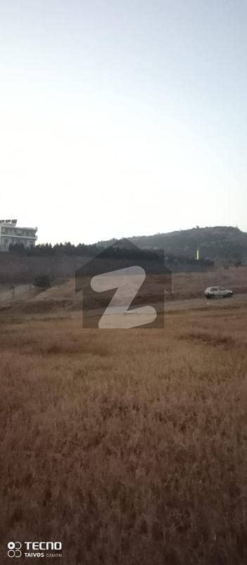 پارک ویو سٹی اسلام آباد میں 1 کنال رہائشی پلاٹ 4.5 کروڑ میں برائے فروخت۔