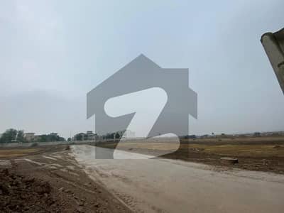 کینال ویو ہاؤسنگ سکیم - فیز 2 کینال ویو ہاؤسنگ سکیم,گوجرانوالہ میں 8 مرلہ رہائشی پلاٹ 90.0 لاکھ میں برائے فروخت۔